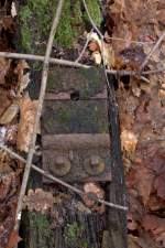  Das Ende  , hier findet sich auf dem Bahndamm , unweit der Brcke ber die Freiberger Mulde, am Zusammenflu von Mulde und Bobritsch noch die eine oder anders Schwelle der Schmalspurbahnstrecke