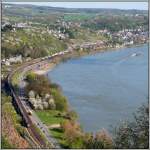 Zur Kirschbltenzeit Ende April 2013 auf dem Erpeler Lay. Der Ausblick auf Linz und die rechte Rheinstrecke.Dort oben verweilt man immer gerne mal.