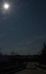 Da ich ja alles ausprobieren muß, wollte ich mal testen, ob die partielle Sonnenfinsternis wenigstens ein Hauch mit meiner Kamera erfaßt wird.