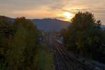   Ein abendlicher Blick, bei Sonnenuntergang, auf den Bahnhof Herdorf am 24.10.2015.