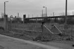 Blick in die Einfahrt des seit der Wende aufgelassenen alten Güterbahnhofes von Nordhausen. Einzig der neue Prellbock und der Bauzaun lassen erkennen dass es sich um eine neue Aufnahme handelt. 13.03.2016