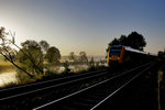 Bei Sonnenaufgang fährt der Dieseltriebwagen 1648 207 der Oberpfalzbahn nach Marktrewitz in Pfreimd vorüber.Bild vom 13.9.2016