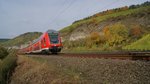 Am 23.10.2016 fuhr RE 4611 von Aschaffenburg nach Würzburg bei Himmelstadt durch das Maintal, wo sich der Herbst in voller Pracht zeigte. Wegen Bauarbeiten verkehrte der Zug erst ab Aschaffenburg statt ab Frankfurt.