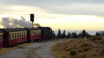 Langsam rollt 99 236 mit dem P8940 (Brocken - Drei Annen Hohne) aus der Gipfelstation aus.