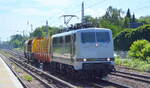 Railadventure mit  111 215-0   (NVR:  9180 6 111 215-0 D-RADVE ) und dem SPENO INTERNATIONAL Schleifzug Typ RR 16 MS-6 am Haken am 28.06.21 Berlin Hirschgarten.