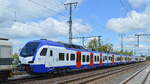 Zwei fabrikneue FLIRT3 XL Triebzügen der BR 3 427 für die S-Bahn Hannover der Transdev Hannover GmbH, der hintere im Bild (NVR:  94 80 3427 543-8 D-TDH..... ) am Haken von Railadventure  183