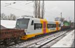 Der Tw 414 der Schnbuchbahn wird am 21.02.2013 von EB22 der Erfurter Bahn berfhrt, hier Hhe Berlin-Karow