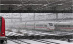 Starker Schneefall in München -     Begegnung zweier ICE-Züge bei der S-Bahnstation Hirschgarten.