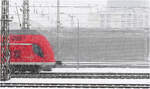Starker Schneefall in München -     Am ICE Werk an der Donnersberger Brücke verschwindet hier ein Bombardier Twindexx Vario in Richtung Hauptbahnhof zwischen den Masten.