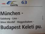 Zuglaufschild EuroCity 63 von Mnchen nach Budapest Keleti Pu