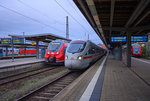 Variante 1: Bei der Kameraeinstellung für den ICE am Bahnsteig 2 in Stralsund mit den Zugzielanzeigen der anderen Zügen auf dem Bahnhof, fuhr mir der RE nach Neustrelitz zu früh ins Bild und erhielt dadurch die Bewegungsunschärfe. Die zweite Variante : Damit das Bild mehr Dynamik erhält habe ich die Kameraeinstellung für den RE nach Neustrelitz entsprechend vorher angepasst. - 28.09.2016