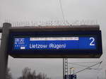 Der neue Fahrplan fing gut an.Zugzielanzeiger nach Lietzow statt nach Sassnitz,am 13.Dezember 2016,in Bergen/Rügen.