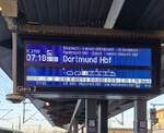 Der Zugzielanzeiger f�r den IC 2156 von Gera Hbf nach Dortmund Hbf, am 05.09.2026 in Erfurt Hbf.