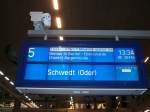 RE-Verbindung Wnsdorf Waldstadt-Schwedt mit Versptung angezeigt am 09.Oktober 2010 im Berliner Hbf.