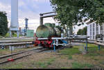Die 35 Jahre alte Dampfspeicherlokomotive F 067 (03 067) verrichtet auf dem Werksbahngelände von Romonta in Amsdorf ihren Dienst und wurde beim Betanken mit Dampf vom öffentlichen