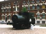 Feuerlose Lok “Baumwollspinnerei 1” (Borsig, Fabriksnummer 7595, Baujahr 1910) der Eisenbahnfreunde Gronau als Denkmal auf dem Bahnhofsvorplatz von Gronau am 27-7-2003. Bild und scan: Date Jan de Vries.