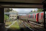 Hamburg am 11.9.2025: Einfahrt eines DT5 in den U-Bahnhof Billstedt /