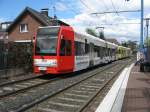 TW 4102 ist am 02. Juli 2007 mit einem weiteren unbekannten Wagen vom Typ K4100 als Linie 7 auf dem Weg nach Frechen. Das Bild entstand vom Bahnsteig der Haltestelle Mühlengasse Fahrtrichtung Köln.