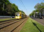 Linie 1 Richtung Weiden West bestehend aus TW 4098 und einem 2.