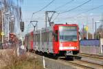 Stra�enbahn Linie 18 der KVB von K�ln nach Bonn, nach Halt in Br�hl-Vochem -07.02.2011