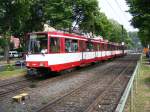 Eine Doppeltraktion aus Stadtbahnwagen B der Rheinbahn auf der Hansaallee in Dsseldorf als Zug der Schnell-Linie U70 nach Krefeld-Dieem am 30.