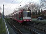 Eine Doppeltraktion aus Stadtbahnwagen B der Rheinbahn an der Haltestelle Freiligrathplatz in Dsseldorf-Stockum als Zug der Linie U79 nach Oberbilk am 08.03.2004.