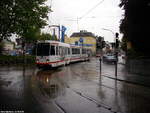 Am 01.10.2008 kommt N8C 135 von der Endstelle Walbertstraße bei strömenden Regen. Der Wagen hat allerdings immer noch Marten geschildert, obwohl er in Richtung Westfalenhütte fährt.