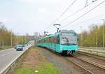VGF Düwag U4 Wagen 528+5xx+5xxx als U1 am 06.04.19 in Frankfurt Niddapark vom Bahnsteig aus fotografiert