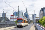 Anlässlich des 100-jährigen Jubiläums des Straßenbahnbetriebshofs Gutleut richtete die Verkehrsgesellschaft Frankfurt am Main einen Pendelverkehr mit historischen Fahrzeugen zwischen dem Betriebshof Gutleut und dem an diesem Tag ebenfalls geöffneten Verkehrsmuseum in Schwanheim ein. Hier ist der Pt-Wagen 128 auf der Betriebsstrecke zum Betriebshof, unweit des Hauptbahnhofs zu sehen.