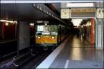 Oldie Wagen 220 kommt am verkehrshistorischen Tag am 11.10.2015 im U-Bahnhof Schlump in Hamburg an und wendet!