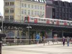 Die U-Bahn von Hamburg heit auch Hochbahn