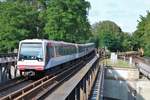 Hochbahn Hamburg DT4 Wagen 193 am 17.07.19 in Hamburg Wandsbek Gartenstadt vom Bahnsteig aus fotografiert per Telezoom