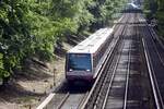 HAMBURG, 01.08.2022, U 1 nach Ohlstedt bei der Einfahrt in den U-Bahnhof Berne (Linie U 1)