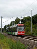 Ein netter Fahrer ist mit Wagen 435 der Chemnitzbahn in Richtung Hainichen unterwegs.