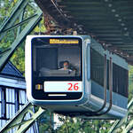 Der Gelenktriebwagen (GTW) Generation 15 Nr. 26 der Wuppertaler Schwebebahn. (September 2021)
