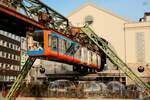 Schwebebahn Gtw 15/27  Retro-Design Gtw 72  in Wuppertal, Januar 2026.