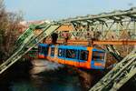 Schwebebahn Gtw 14/27  Retro-Design Gtw 72  in Wuppertal, Januar 2026.