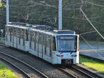 Ein Fahrzeug der neuesten Generation (6044) auf der Linie U35 war Anfang September 2021 in der Nähe der Bochumer Ruhr-Universität zu sehen.