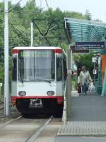 Eine Bogestra U35 in Richtung Herne steht in der Haltestelle Wasserstrasse zur Abfahrt bereit.