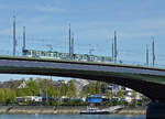 Stadtbahn Bonn auf der Kennedybrücke zwischen Bonn und Beuel - 17.04.2022