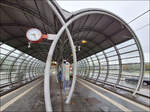 Entlang der ersten Stadtbahnstrecke in Bonn - 

Die interessante Dachkonstruktion der Haltestelle Olaf-Palme-Allee. 

13.10.2026 (M)