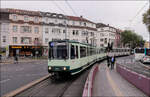 Die Stadtbahn in Bonn-Beuel -     Die Stadtbahn-Doppeltraktion nach Siegburg mit B-Wagen 9302 in der alten Bonner Farbgebung erreicht die Haltestelle Konrad-Adenauer-Platz.