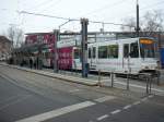 TW9352 und TW9351 am 15.02.2009 an der Haltestelle Konrad-Adenauer-Platz (B Straenbahn) aufgenommen. An diesem Tag war die Stadtbahnstrecke zwischen Heussalle/Museumsmeile und Bad Godesberg/Stadthalle wegen Bauarbeiten an der Tunnelverlngerungen in Hhe der Haltestelle Deutsche Telekom/Ollenhauerstrae gesperrt. Die Stadtbahnwagen der Linie 66 fuhren vom Hauptbahnhof nach Bad Honnef teilweise ber die Straenbahnstrecke in Beuel.
Deutlich zu erkennen ist der Abstand vom Niederfluhrbahnsteig zur Hochfluhr Stadtbahn. 