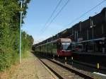 Zwei unbekannt bebliebene Wagen aus der Serie K5000 der Stadtwerke Bonn konnten am 18.7.13 als Linie 16 Richtung Srth in der Endhaltestelle  Sebastianstrae  fotografiert werden. Was ich irgendwo nicht verstehe ist, dass die KVB auf den Linien 16+18 diese Fahrzeuge nicht einsetzt aber die SWB