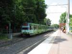 Am 6.6.13 konnte an der Haltestelle  Heinricht-Lbke Ufer  der Bonner-Stadtbahnwagen 9357 mit einem unbekannt geblieben Schwester Zug bildlich festgehalten werden. Der Zug war als Linie 16 Richtung Bonn-Bad-Godesberg unterwegs.