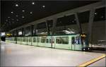 Bonn in Köln -    Ein Bonner Stadtbahnzug in Originalfarben in der neugebauten Haltestelle Kölner U-Station Breslauer Platz auf der Rückseite des Hauptbahnhofes.