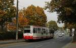 Herbstlich gefärbt präsentieren sich die Bäume, an denen der Dortmunder B80C/6 309 am 15.10.2019 auf der Marsbruchstraße in Aplerbeck vorbeifährt