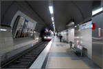 Zwei-Röhren-Station -    Blick in die Bahnsteigebene der der U-Station Ostentor der Dortmunder Linie U43.