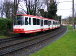 Ein dreiteiliger Stadtbahnwagen B der zweiten Generation vor der Haltestelle Huckarde-Bushof in Dortmund als Linie U47 nach Westerfilde am 03.