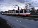 Eine Doppeltraktion aus Stadtbahnwagen B der zweiten Generation hat gerade die Haltestelle  An der Palmweide  in Dortmund-Hombruch verlassen, um als Zug der Linie U42 nach Grevel zu fahren; 11. Mrz 2009.